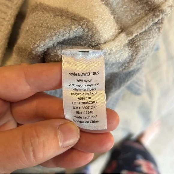 Barefoot Dreams Cozy Chic Lite Stripe Sweater size Medium - Picture 7 of 7